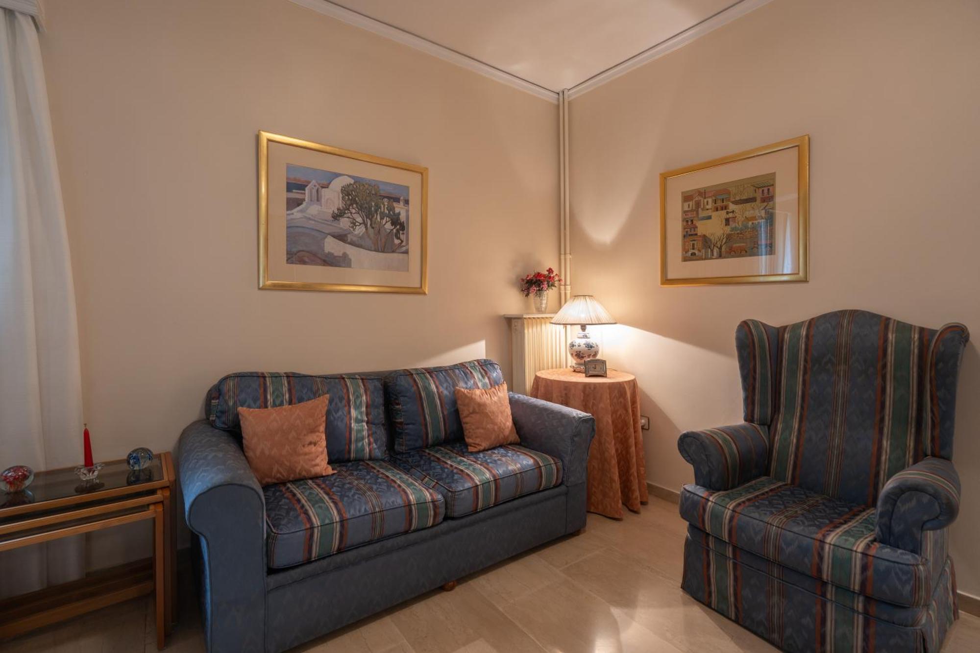 Thissio Family Apartment Atene Esterno foto