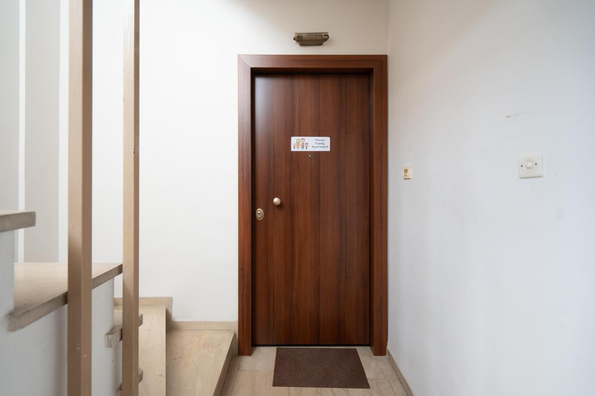 Thissio Family Apartment Atene Esterno foto