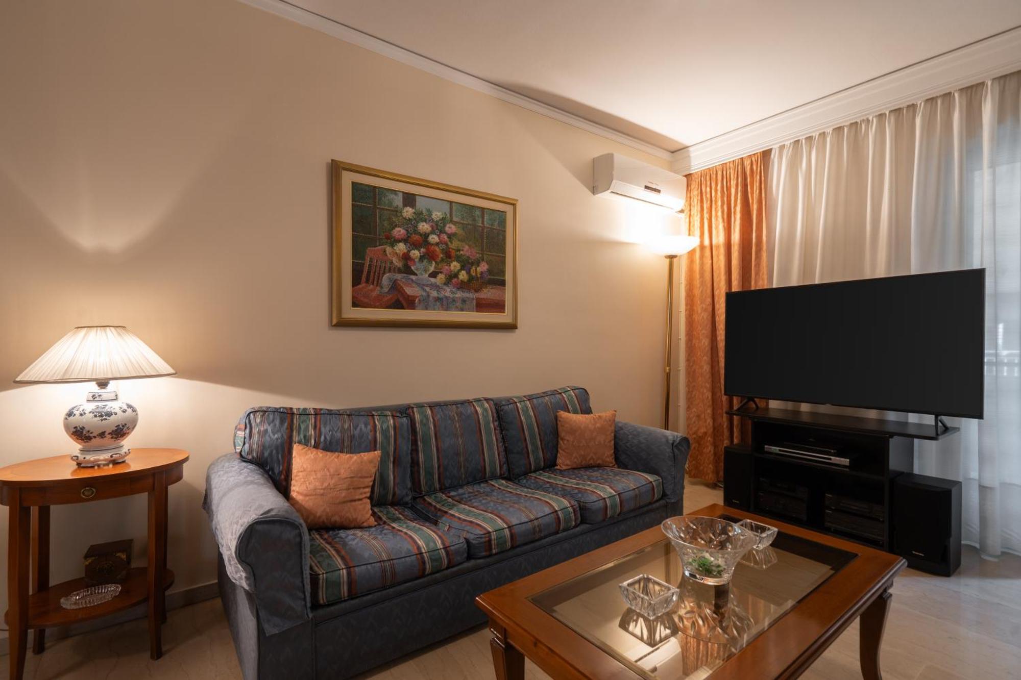 Thissio Family Apartment Atene Esterno foto